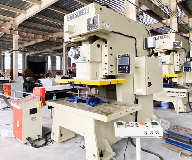 Punching machine for customized metal cabinet and wardrobe production